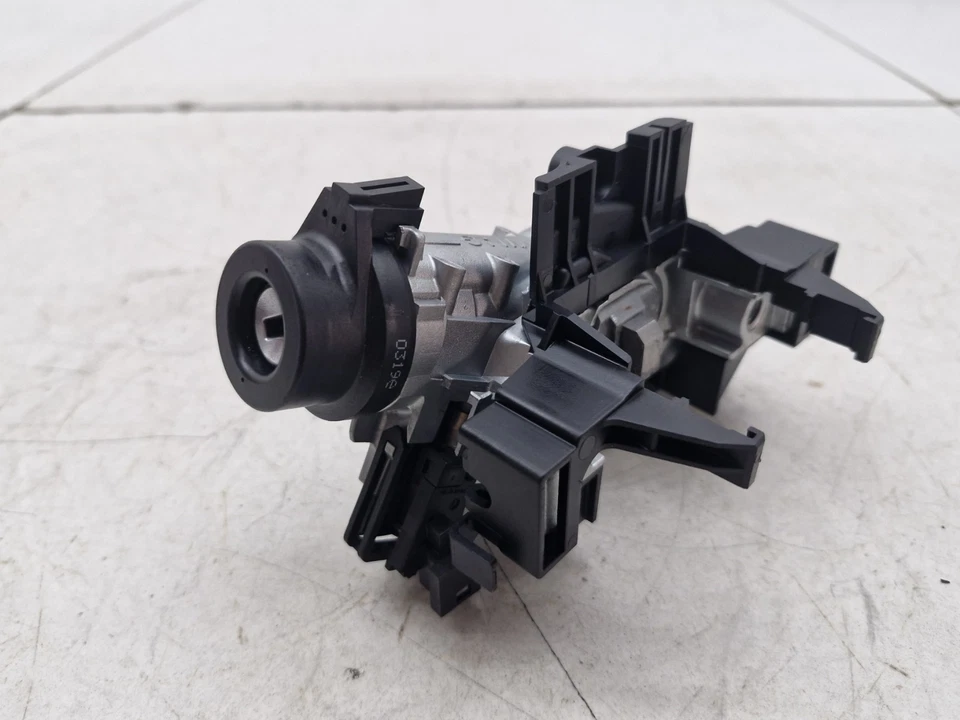 2019 Skoda Octavia MK3 5E Ignition Lock Barrel With Key 5Q1905865A - Image 3 of 4