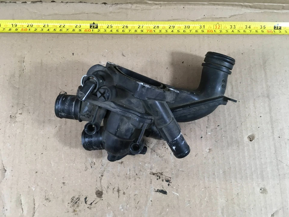 Mini Cooper Countryman N16 2011-2016 1,6 L motor refrigerante termostato carcasa fabricante de equipos originales. Foto 2 de 4