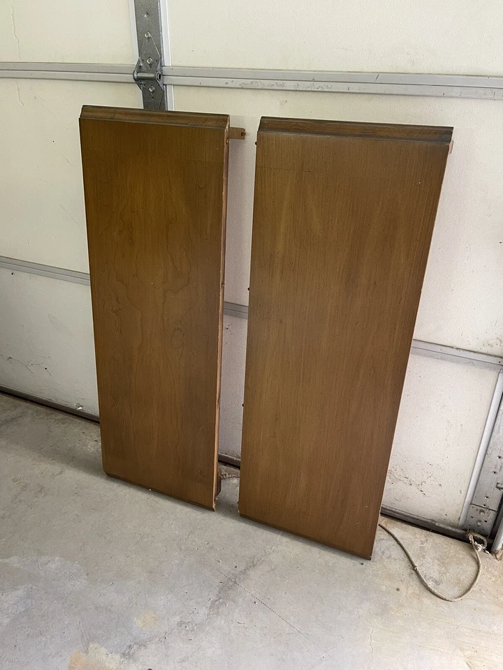 Juego de 12 piezas de comedor Mid Century de madera frutal de White Furniture Company Foto 3 de 4