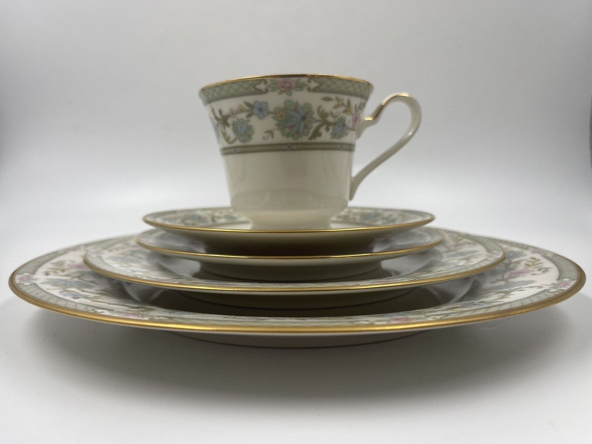 Noritake Miyoshi 7194 Ivory Bone China dinner service 5-PIECE