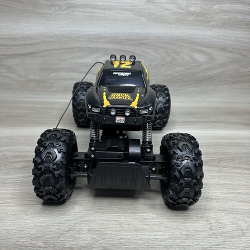MAISTO TECH 81152 ROCK CRAWLER RADIO CONTROL TRUCK WITH REMOTE. - Picture 7 of 12