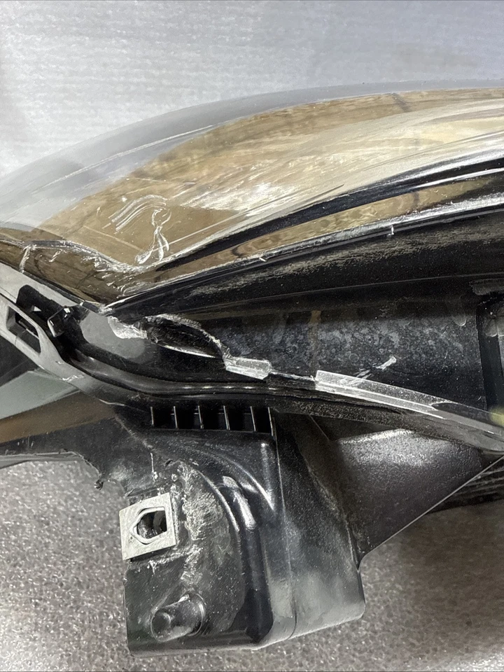 OEM Chevrolet Traverse Daytime Running Lamp RH 85584766 2022-2023 Used Damaged - Image 3 of 4