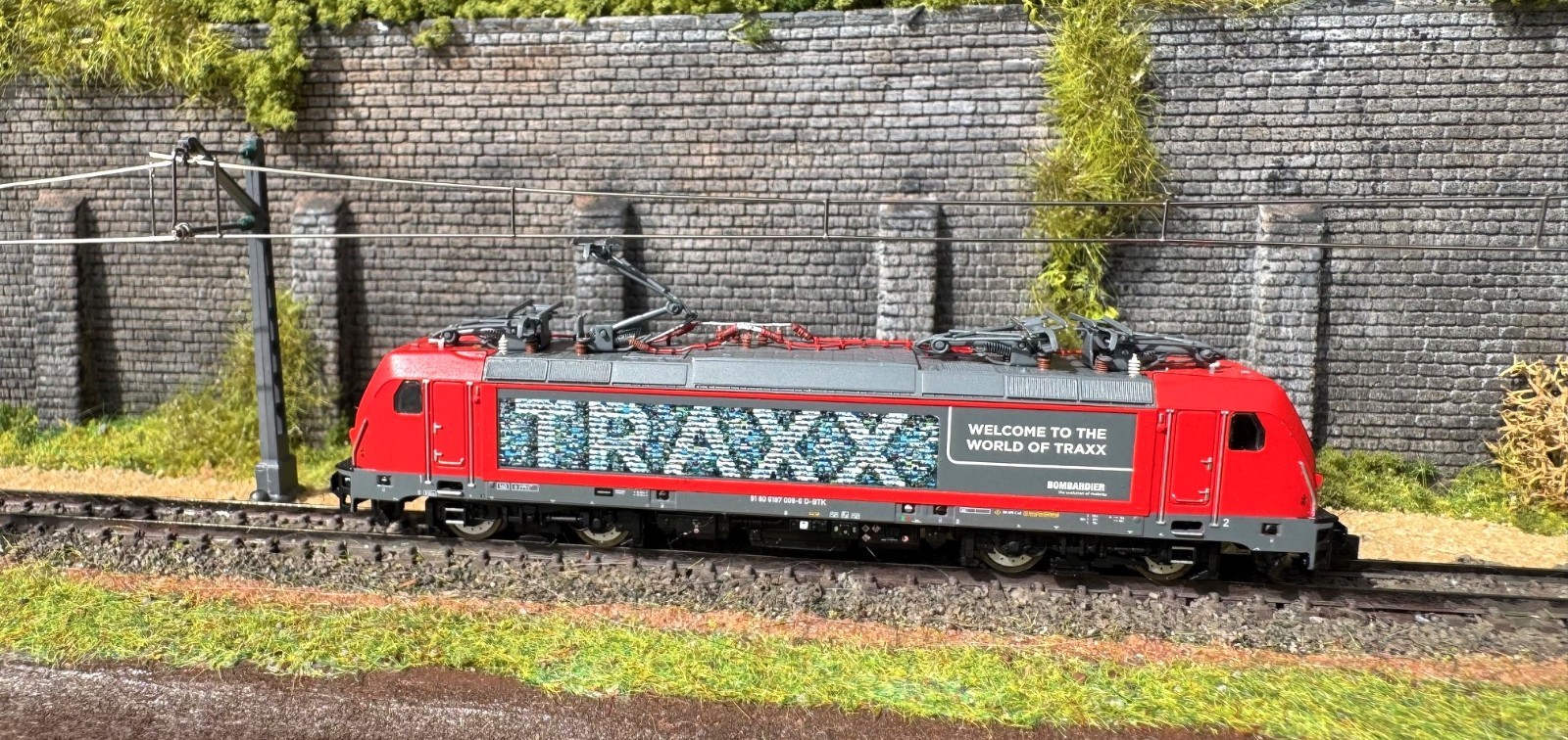 Arnold HN 2340 locomotive TRAXX miniature echelle N 1/160 neuve en boite