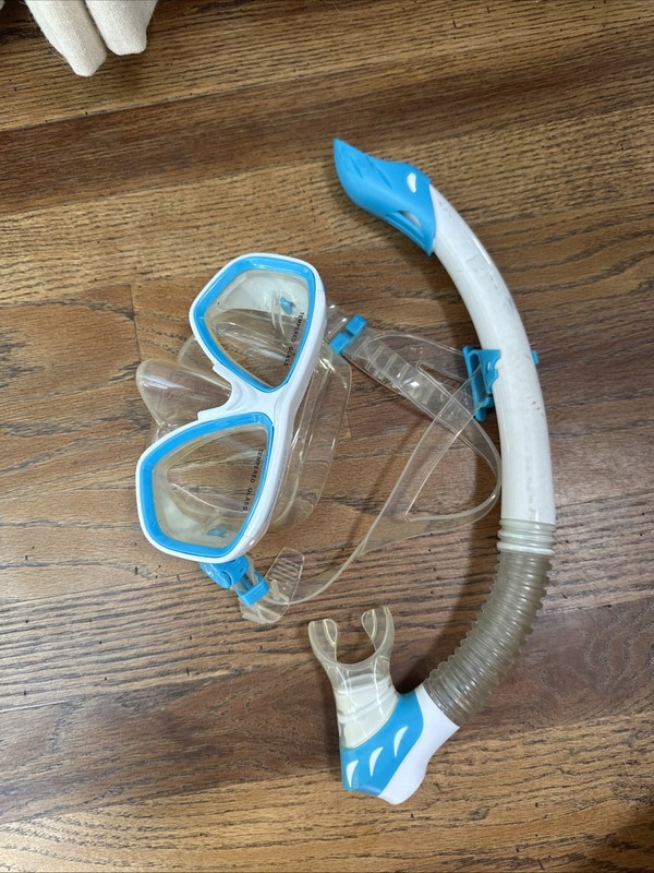 BluLove by Cressi Blue and White Snorkel and Mask 