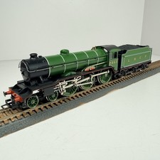 OO Scale Hornby R053 LNER Class B17 4-6-0 Steam Locomotive Manchester United