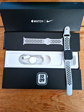 Apple Watch Nike SE 40mm Silver Aluminium Case Pure Platinum/Black Band 32GB