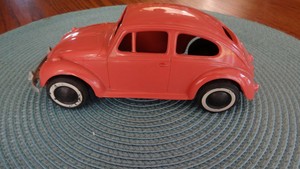 auto escarabajo de juguete