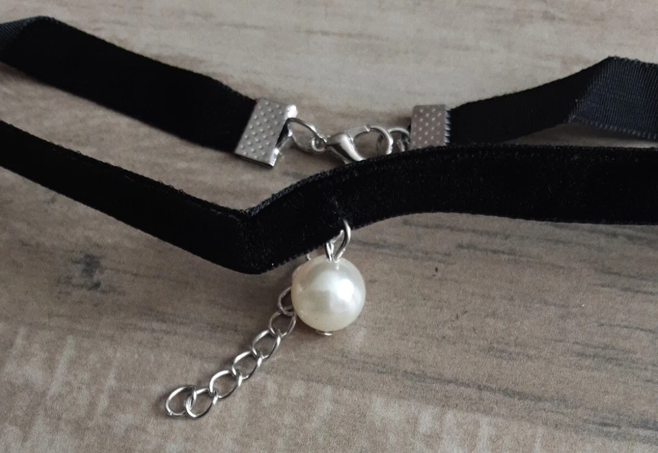 Coker negro con acento perla Foto 2 de 3