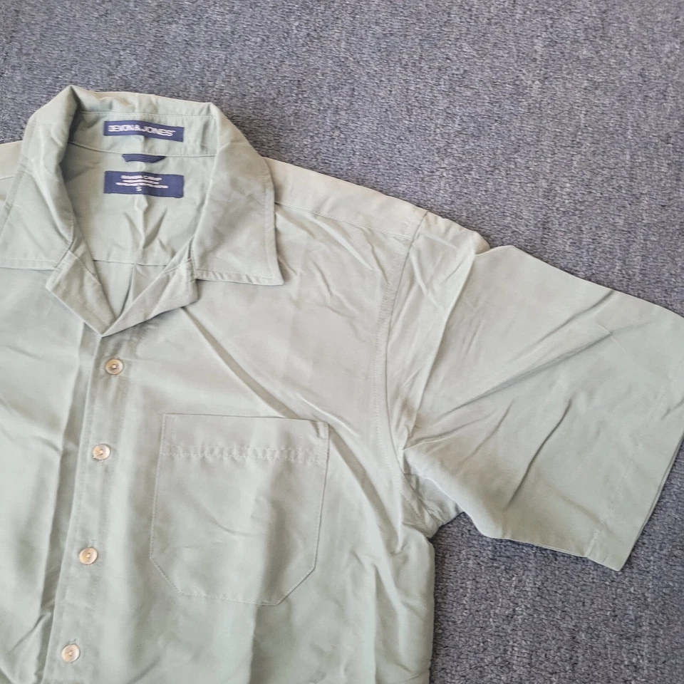 Men's Devon & Jones Isla Bahama Camp Collared Button Down T-Shirt Green Small - Image 3 of 4