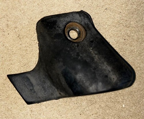 VW Passat 3B Anschlagpuffer Gummi Puffer Motorhaube links 3B0823433