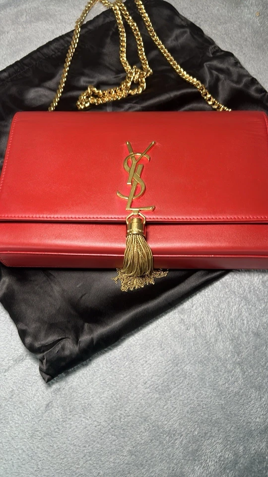 Bolso sin asas Yves Saint Laurent rojo dorado con borla de hombro / bandolera Foto 3 de 4