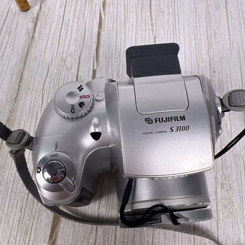 FUJIFILM FinePix S3100 4MP Digital Camera With 6x Optical Zoom Tested Working ✅ - Picture 12 of 14