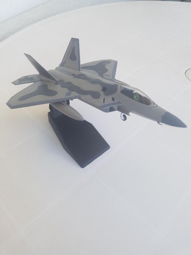 Modelo de avión metálico F-22 Raptor US Air Force 1:100 - Imagen 3 de 3