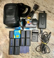 Sony Camera Cyber-Shot DSC-S30 1.6 MP w/ 10 batteries 3 sticks 2 Chargers 1 Case