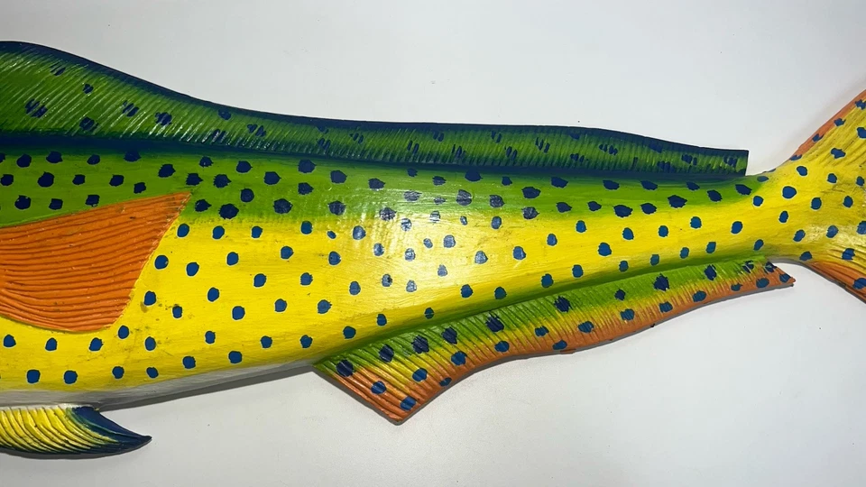 Arte de parede Mahi Mahi pintada à mão 40 pol. – decoração vibrante de peixes oceânicos, caverna do homem. Madeira. - Imagem 4 de 4