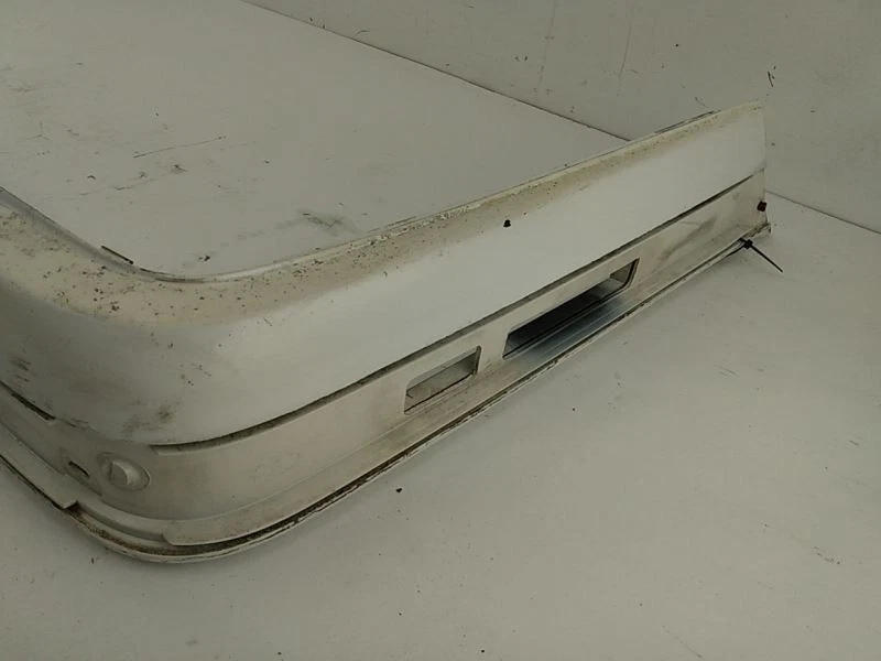 BMW 318i E30 Sedan Rear Bumper Cover Fits 1987 1988 1989 1990 1991 Foto 4 de 4