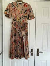 Ladies Pretty Little Thing Pleated Midi Floral Dress UK Size 6