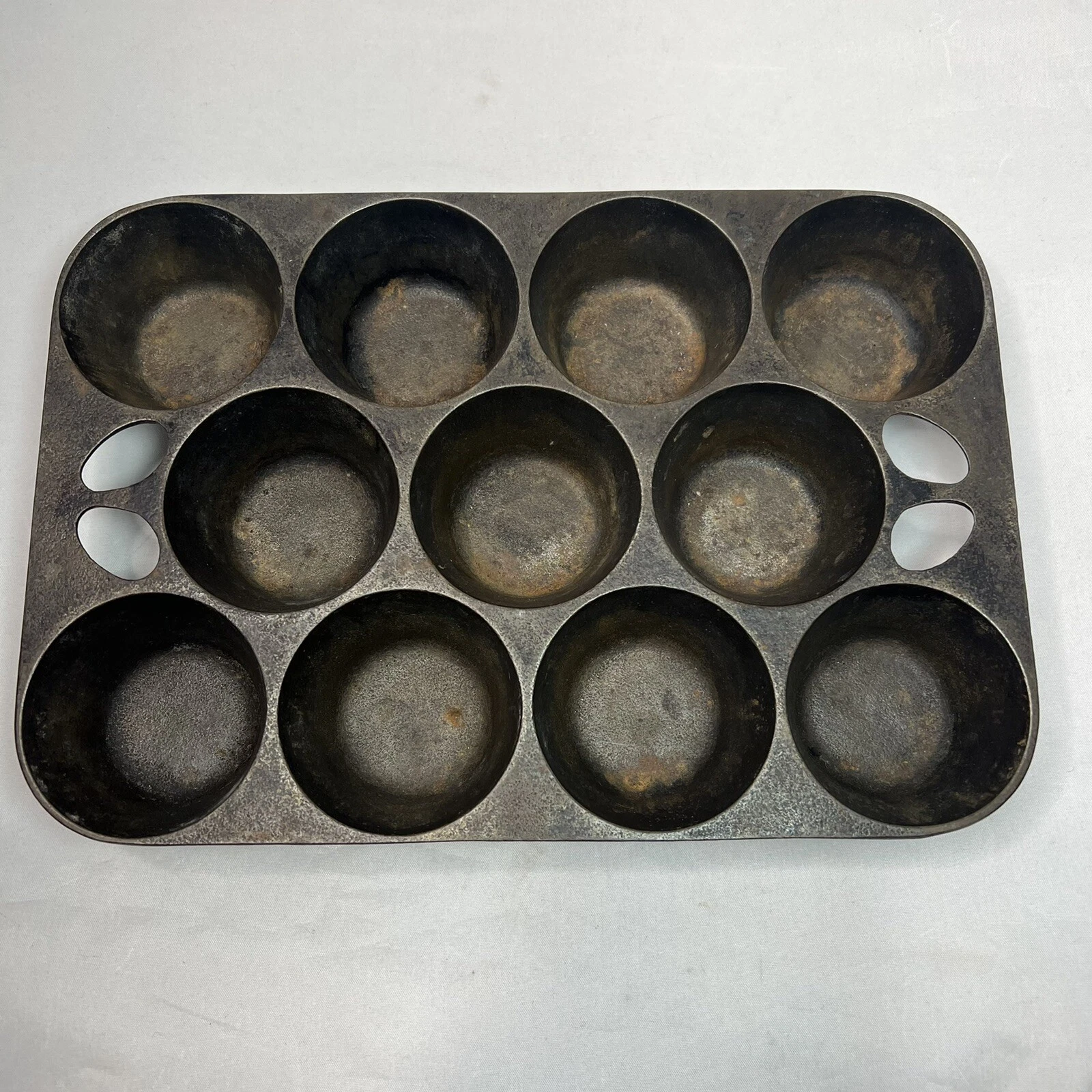 Vintage Griswold No. 10 Cast Iron Muffin Pan, # 949D Erie PA USA