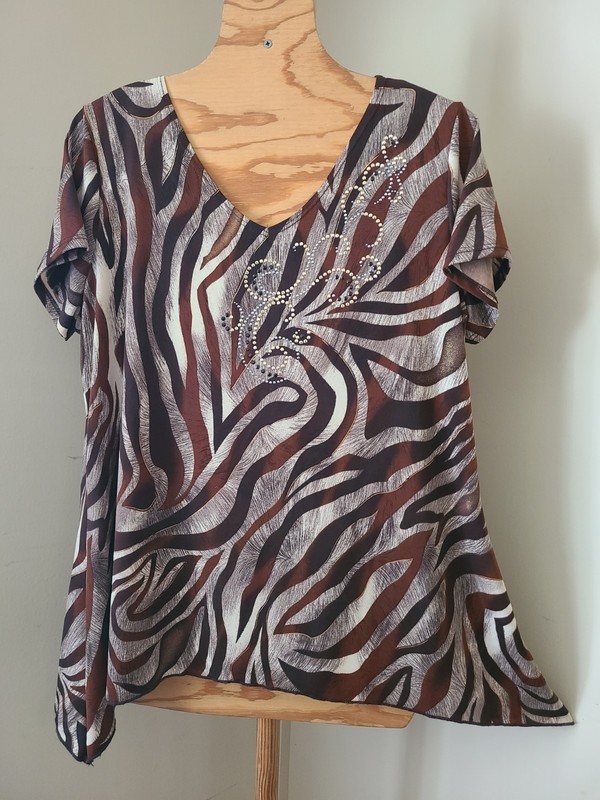 NWOT Womens Multi-Color Embellished Short Sleeve Top Sz L By Dressbarn