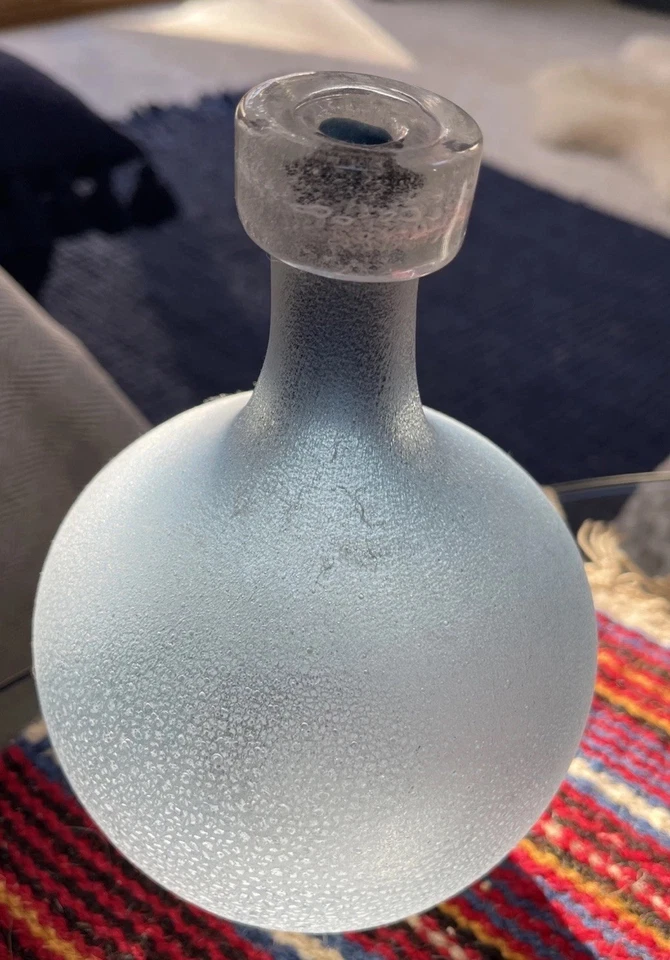 "Florero de vidrio artístico texturizado de vidrio marino West Elm Waterscape 8"" decoración de playa" Foto 3 de 4