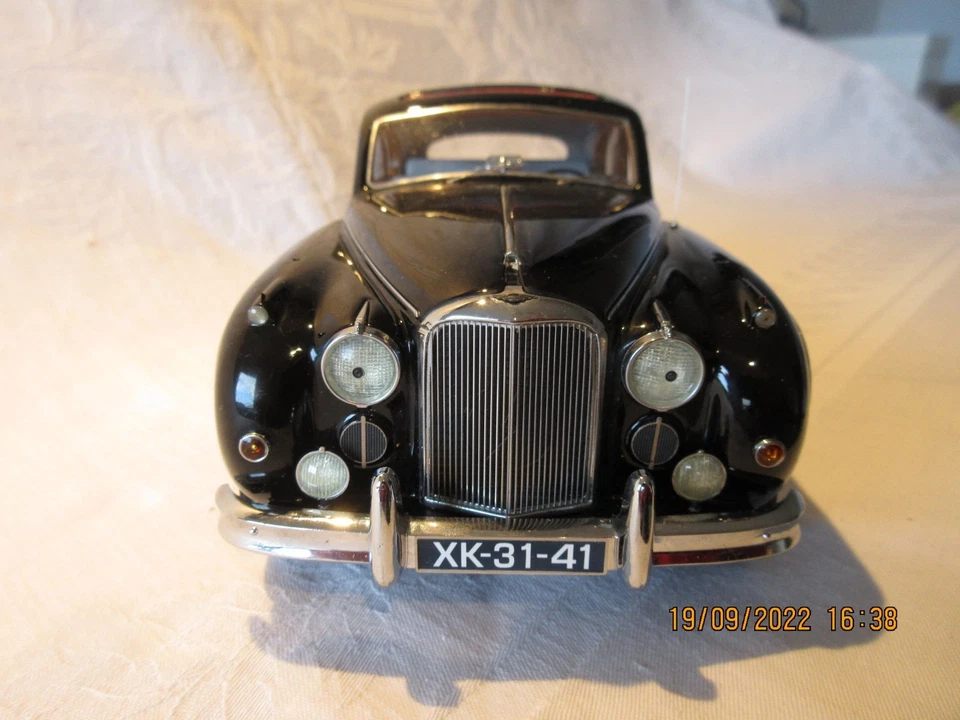 Jaguar MK 8  1:18  Metall NEU - Bild 2 von 4
