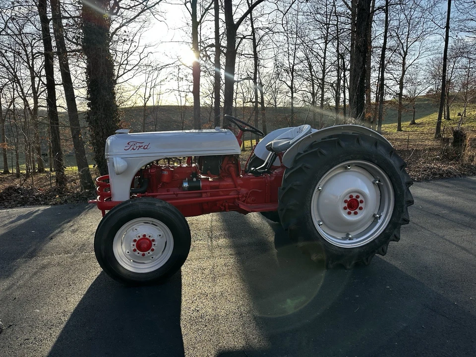 Fully restored 1948 8N Ford tractor, completely restored - Image 2 of 4