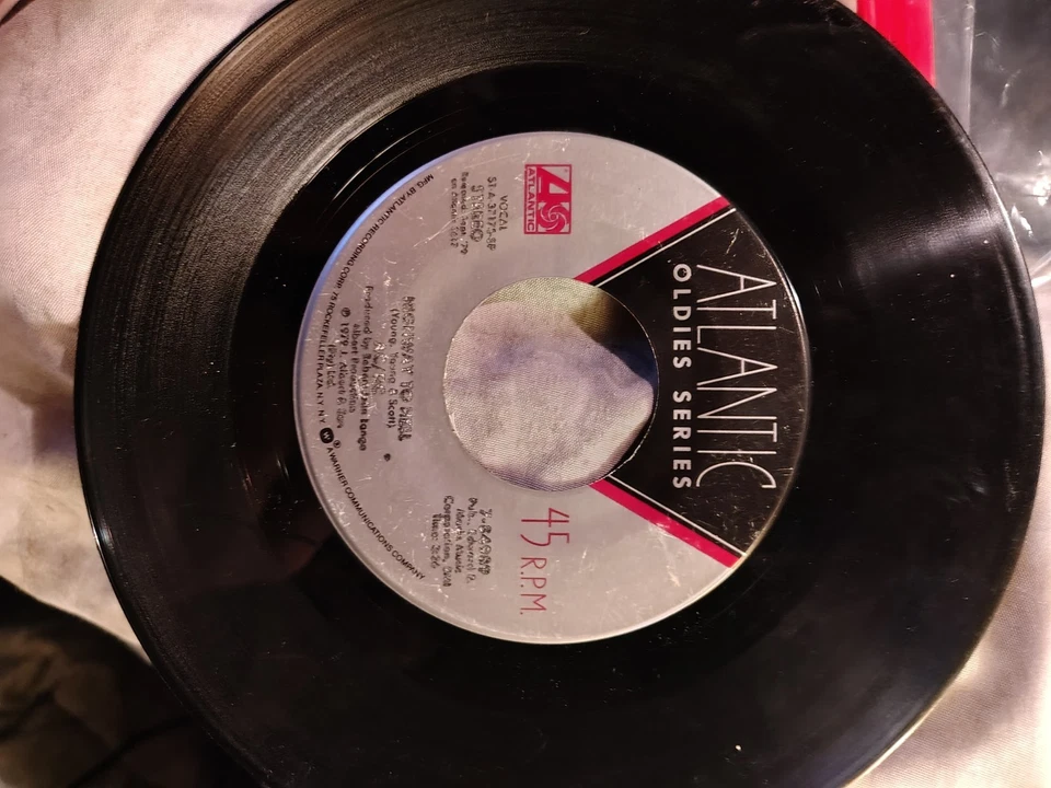 AC/DC HIGHWAY TO HELL / DIRTY DEEDS DONE DIRT VINYL RECORD 45RPM SINGLE 79 - Imagem 2 de 2