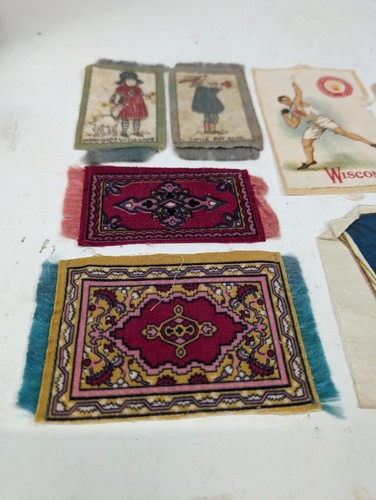 Tarjetas de seda tabaco de principios de 1900 alfombras bandera deportiva universitaria Wisconsin Minnesota - Imagen 2 de 7