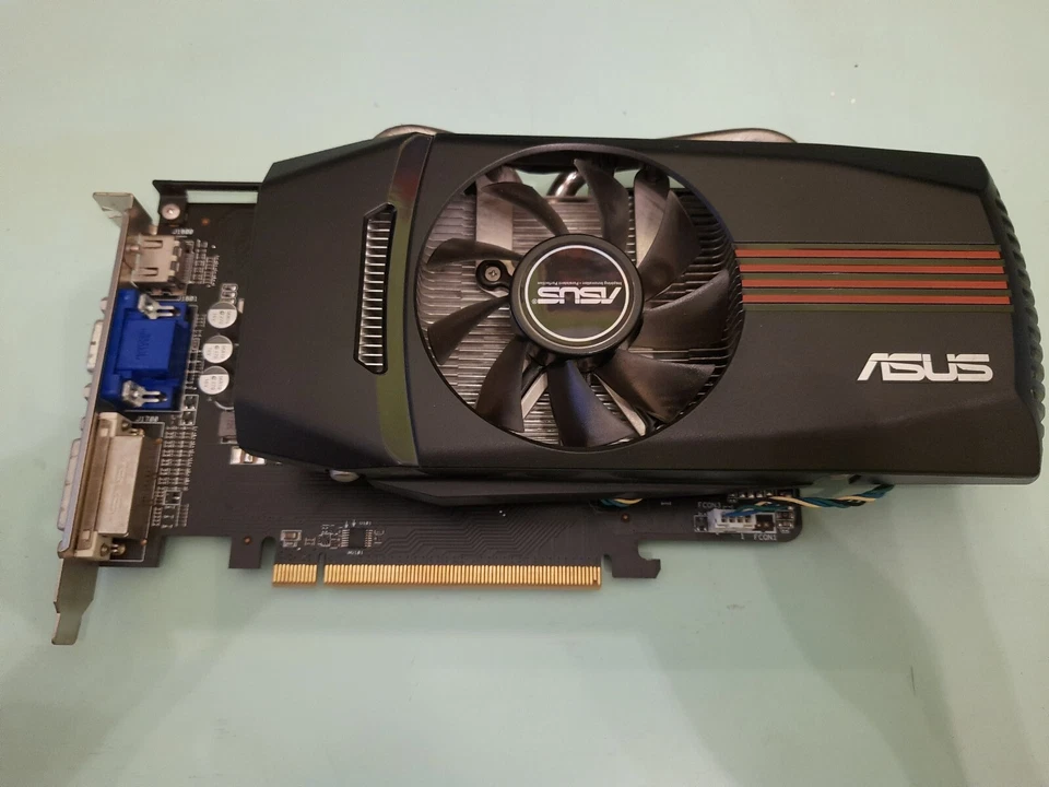 ASUS AMD Radeon HD6770 1GB GDDR5 DirectX 11 + scatola originale - Immagine 2 di 4
