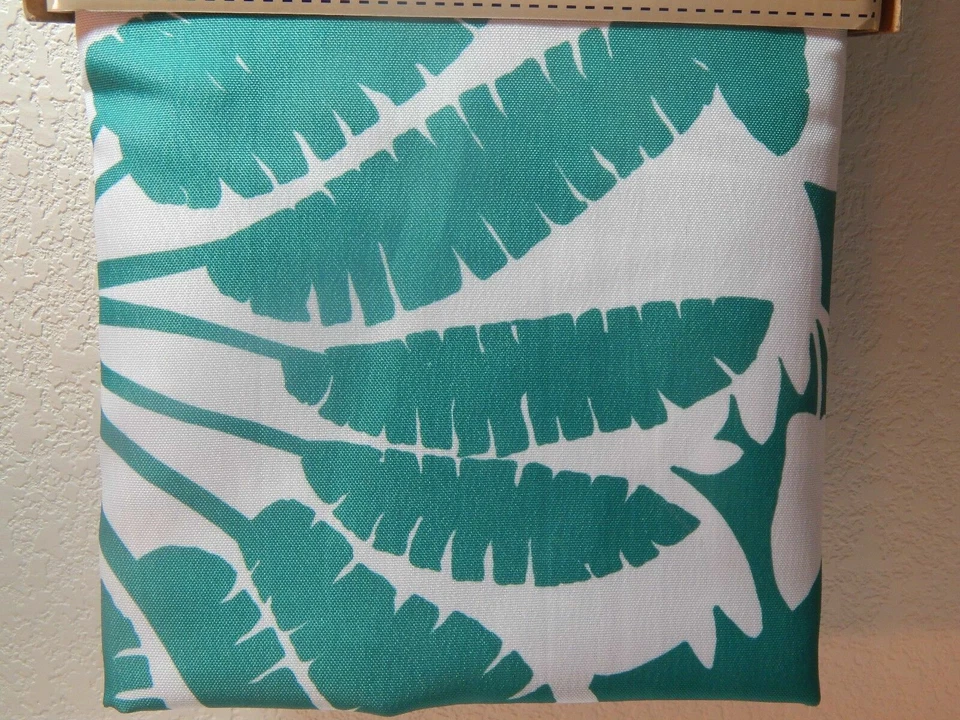 Tela de cortina de ducha multicolor Caribbean Joe Tropic Leaf 70 x 72 Foto 2 de 4