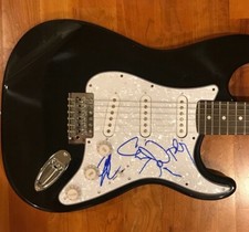 * LOS LOBOS * signed electric guitar * DAVID HIDALGO, CESAR ROSAS & CONRAD * 1