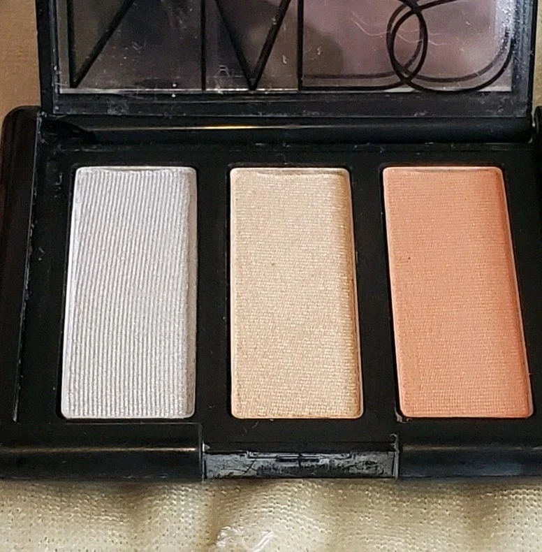 Тени для век NARS RAMATUELLE трио 0,15 унции /4,5 г новый серебристый бежевый кирпич - Изображение 4 из 4