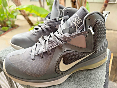 Size 11 - Nike LeBron 9 Cool Grey NICE PAIR! SEE PICS - NO BOX