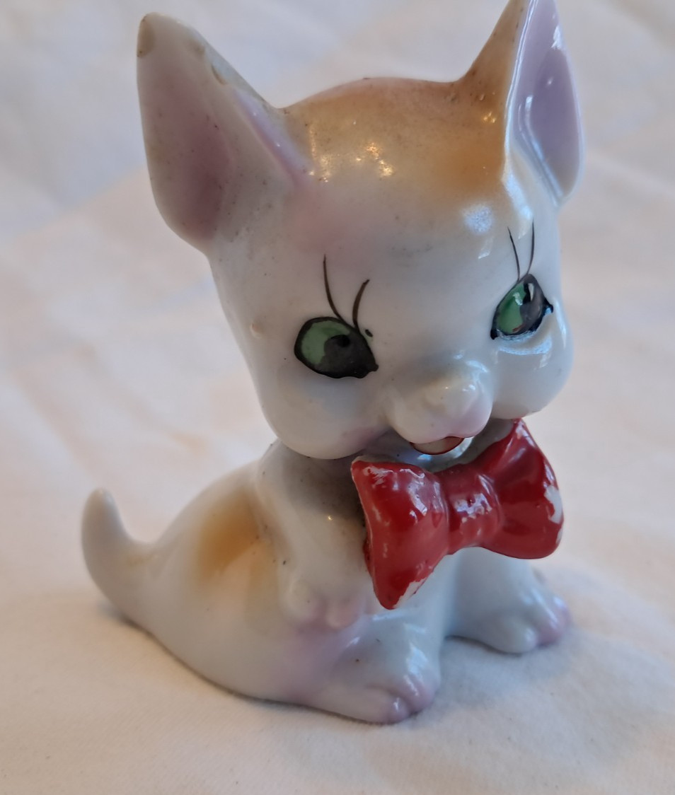 Vintage Kitsch Big Eye Cat Kitten Figurine Ceramic Red Bow Tie Japan Collectible