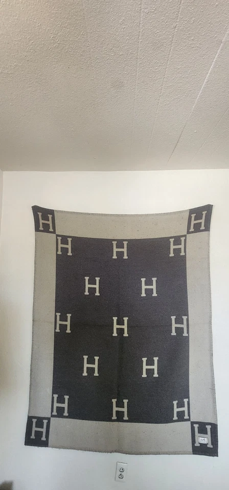 Hermes Avalon Throw Blanket Dark And Light Grey 90% Wool/10% Cashmere - Image 2 of 4