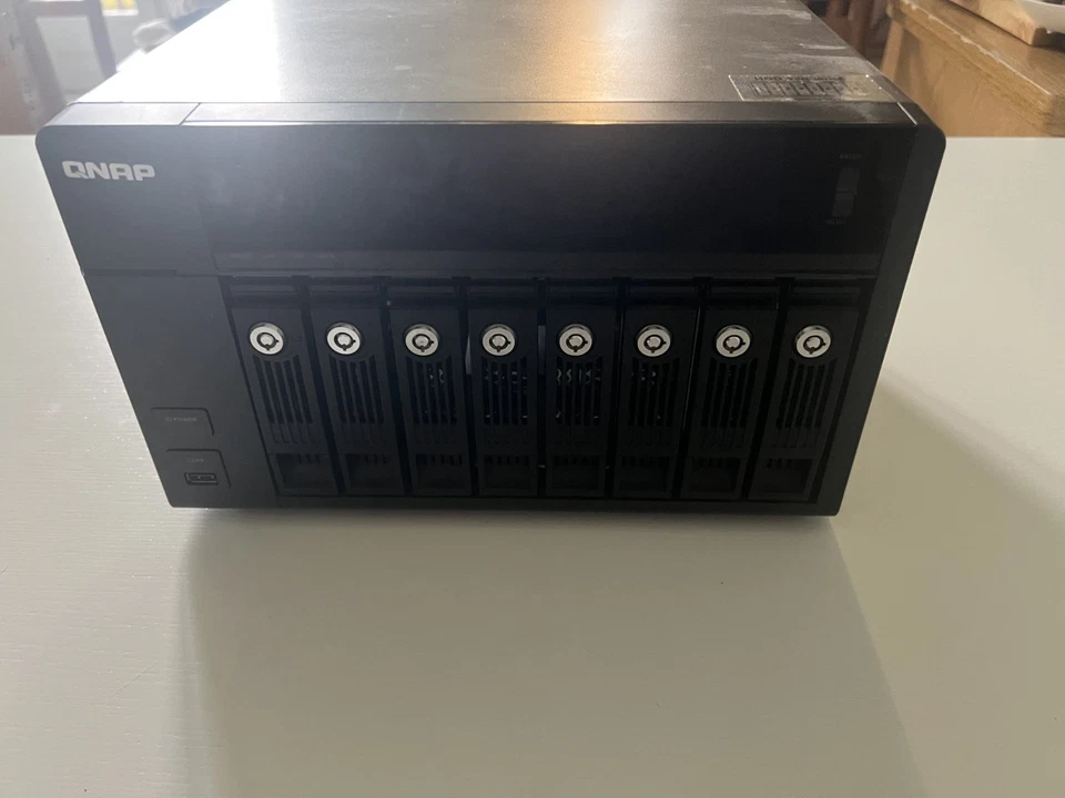 QNAP TS-859 Pro+ 8-Bay NAS | 1 GB RAM | Atom D510 4x 1.8 GHz | Dual Gigabit LAN - Image 1 of 4