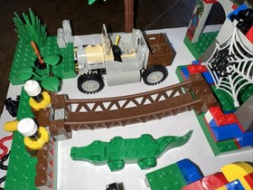 LEGO Adventurers Jungle Amazon Ancient Ruins 5986 Most of the Parts w/Sun Disk
