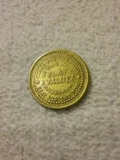 23mm SHOWBIZ PIZZA PLACE BRASS TOKEN CHUCK E CHEESE 