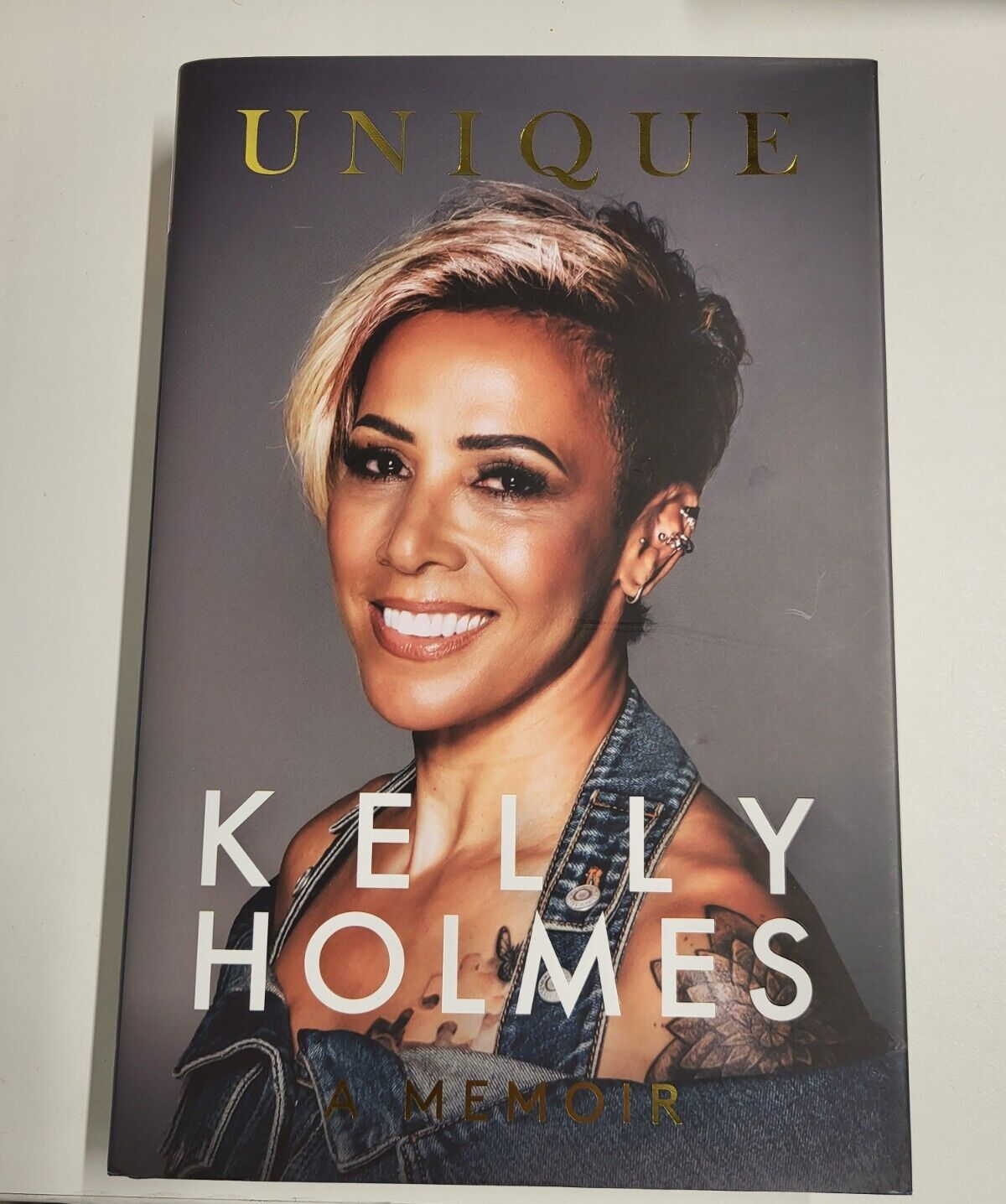Unique by Kelly Holmes A Memoir -  Mirror Books 2023 Signed by Kelly