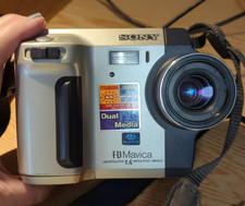 SONY Mavica MVC-FD90 Floppy Disc Digital Camera w/ Soft Case 2 Batteries Works 