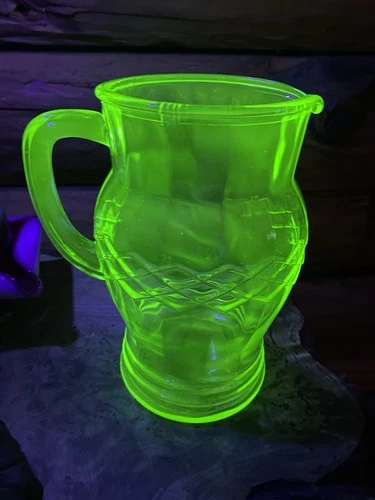 Vintage Anchor Hocking Uranium Glass Pitcher 8” Cris Cross Pattern