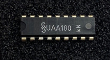 Siemens UAA180 drives 12 LED’s for light board display Integrated Circuit