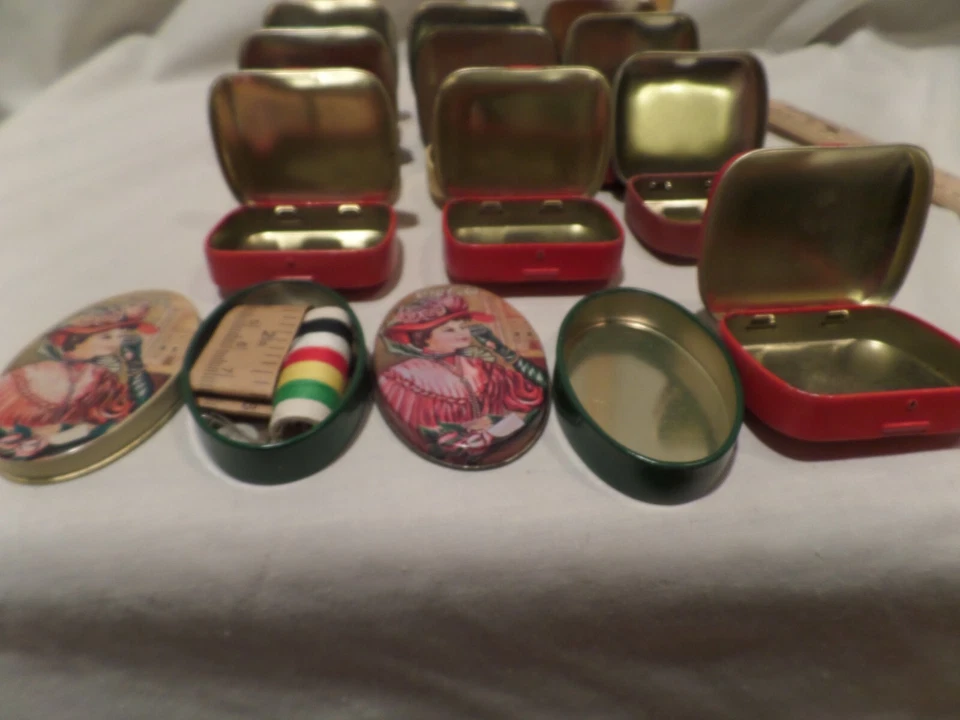 "COCA-COLA" LOT OF 12 SM.TIN TRINKET/PILL BOXES 10 RECTANGLE HINGED & 2 OVAL VTG - Image 3 of 4
