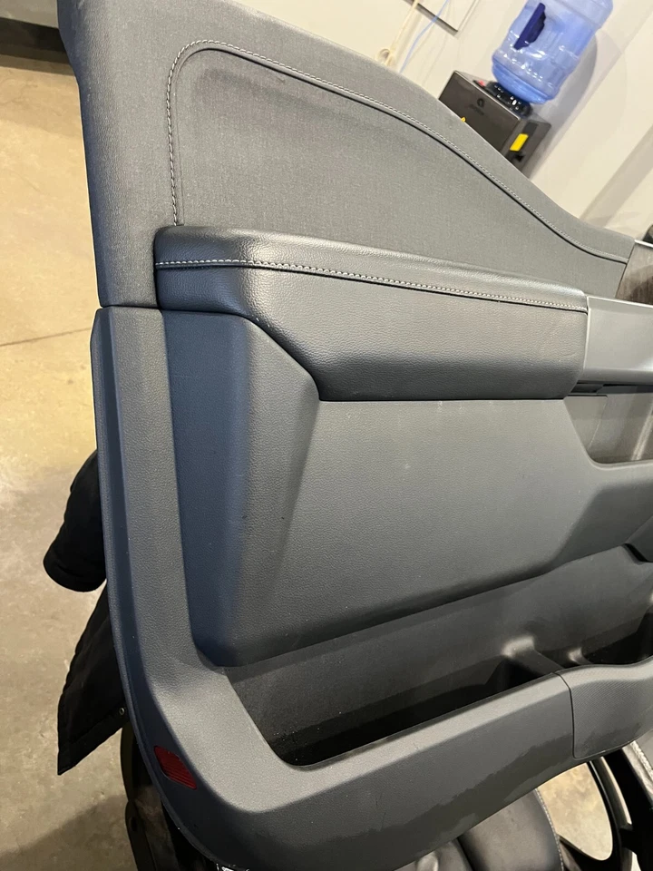 Panel de puerta delantera izquierda F150 2021 doble cabina, Lariat, Bang & Olufsen Opton; negro EB Foto 2 de 4