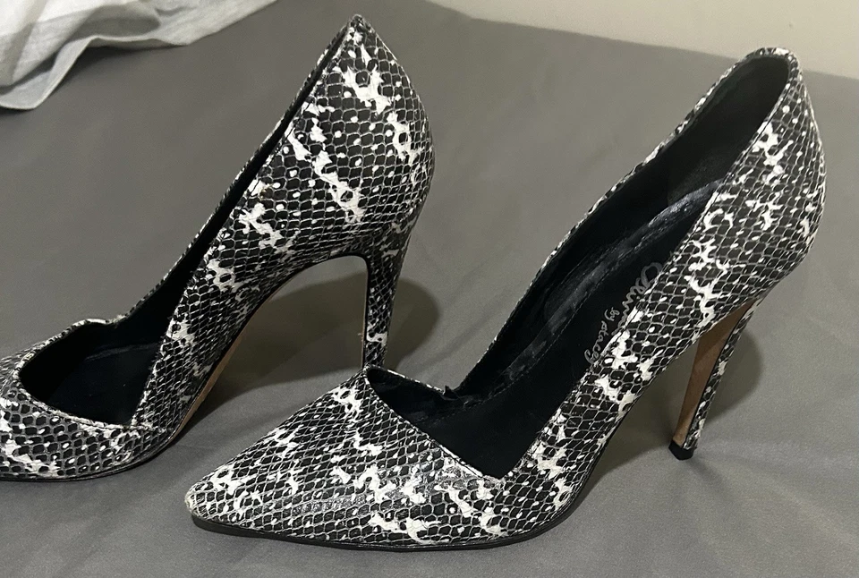 Alice and Olivia By Stacey Bendet Snakeskin Black and White High Heels Womens 38 - Image 3 of 4