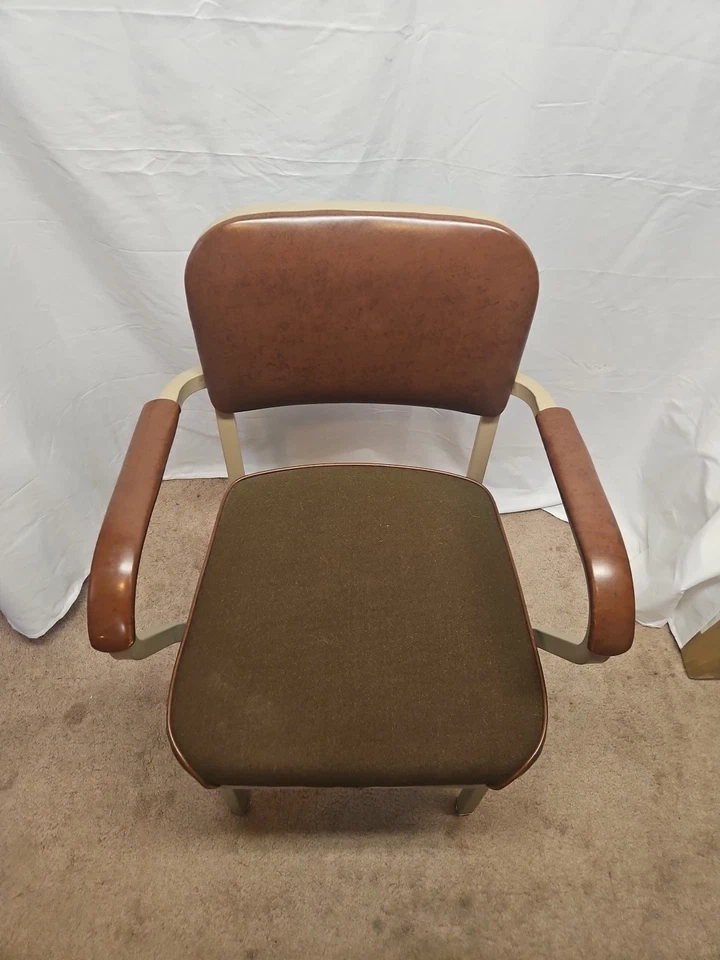 Silla de escritorio de oficina MCM industrial vintage United Chair Co. con brazos Foto 2 de 4