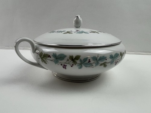 Vintage Fine China of Japan #6701 Pattern Grapevine Round Covered Vegetable Bowl - Picture 3 of 20