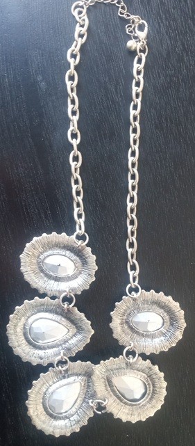 Adjustable Rhinestone and Glass Statement Necklac… - image 5