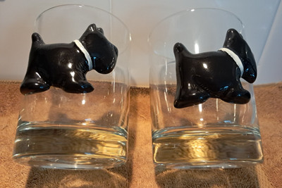 VTG  2 scottie dogs scotch glasses and 2 swizzle sticks 4 1/4 x 3