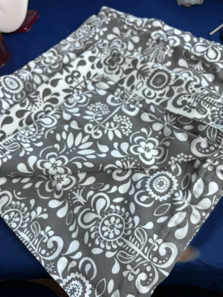 Juego de dos fundas de almohada ikea 20x20 Akerkulla gris blanco floral Foto 2 de 3